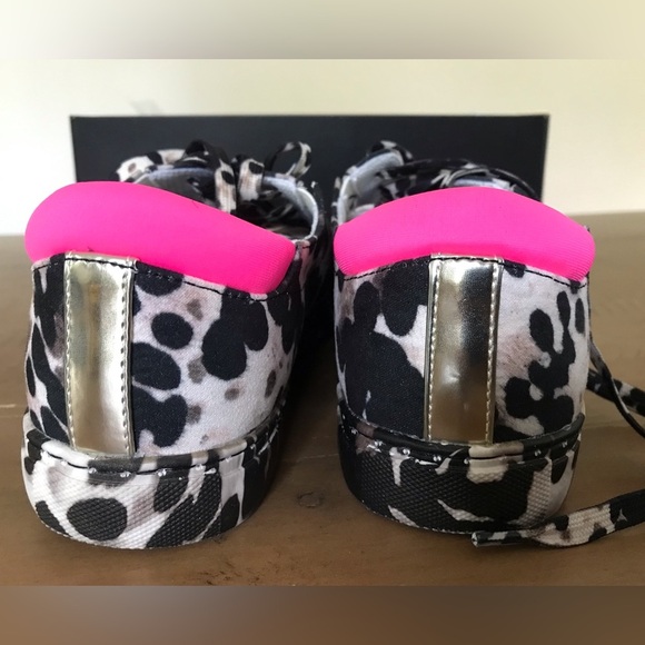 Kenneth Cole New York Kam Eo Animal Print Sneaker - size 7 - Picture 4 of 13